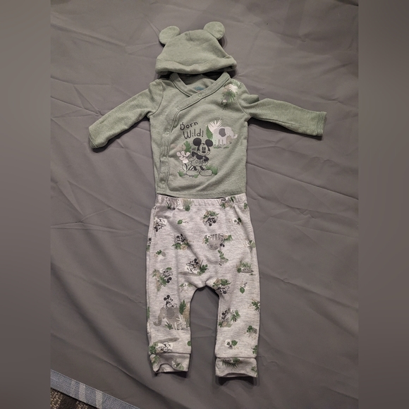 Disney Mickey 3-6M Set with Hat - Picture 1 of 3